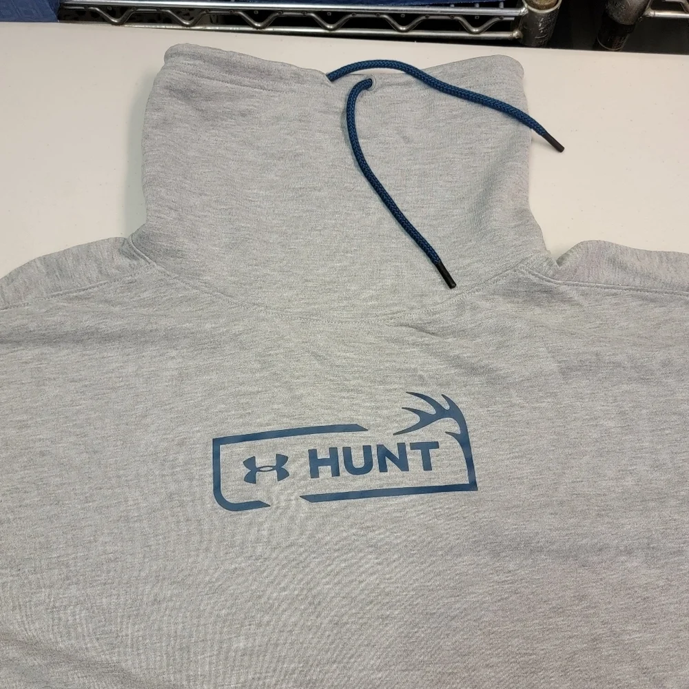 Under Armour Light Gray Hoodie with Navy Accents Size XL‎
